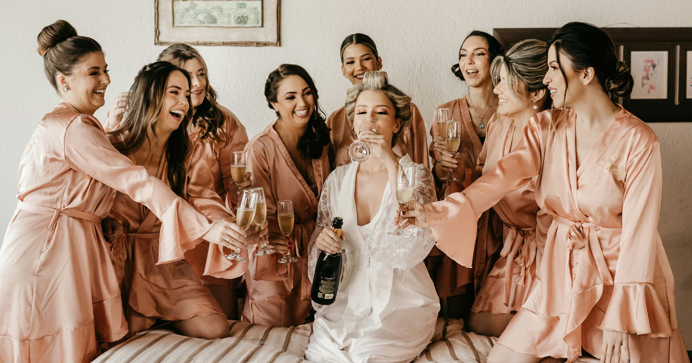Bridal Party Photos: 25 Ideas, Shot List & Timing