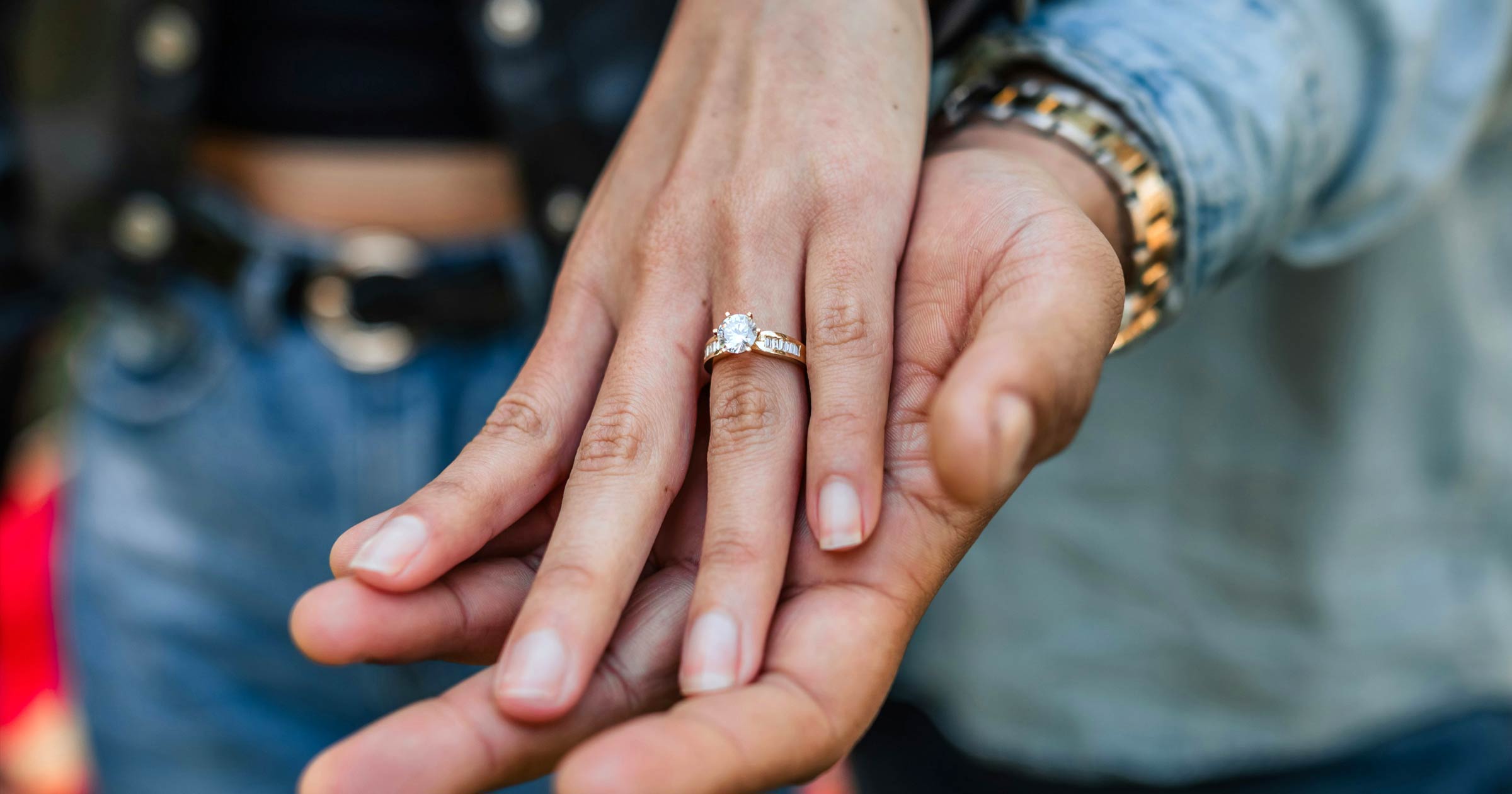 Engagement Photos: When to Take Them, Ideas & Poses
